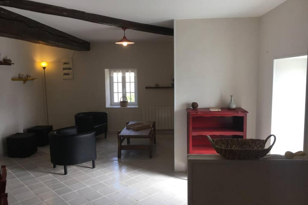 Logement Independant Le Poulailler Proche Guedelon 트레이니 외부 사진